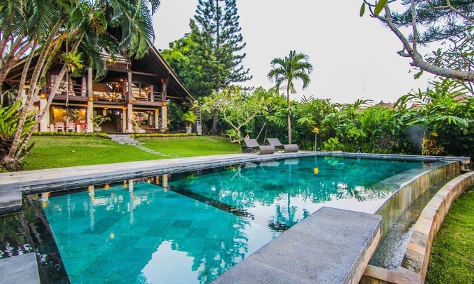 Batu Bolong Villa | Puri Burung Villa, Canggu, Bali, Indonesia, close to the sea