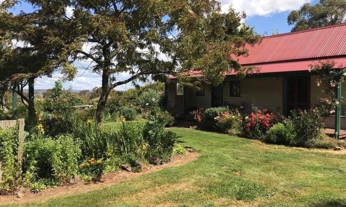 Walcha Cottage | Purveyors of clean country air and relaxation.;)