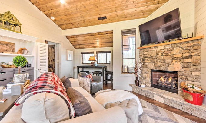 Glenville Cabin | Putt-Putt, Pickleball + Trails: Glenville Getaway