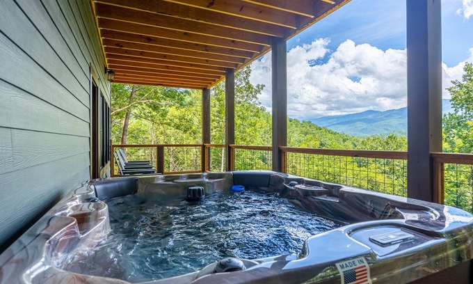 Gatlinburg - Pigeon Forge Cottage | Putting Green, Mountain Views, & Sound Machines at Smoky Sunrise Cabin