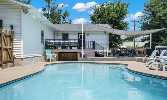 Branson House | Pvt Outdoor Pool, HotTub & Yard! Near Branson Shows, Games & Ball Fields - Free Daily Tickets!