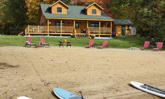 Lochmere Cabin | PVT sandy beach,canoes,kayaks, paddle boards,dog friendly,1 min to Lake Estate