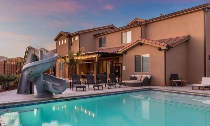 Santa Clara House | PVZ 98| Sleeps 43 * Pool & Hot Tub! * Sports Court