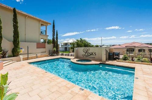 Dawesville House | Pyramids Hideaway with Pool - Walk to Beach and The Cut Golf Course