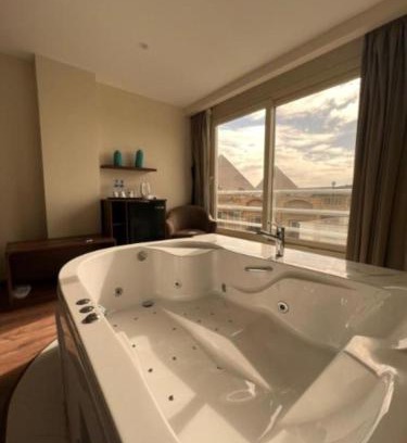 Kafrat al Jabal Hotel | pyramids palace view
