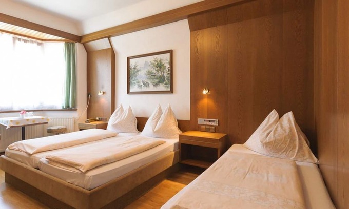 Innsbruck Hotel | Quadruple Room with Shower, Toilet - Hotel Tautermann
