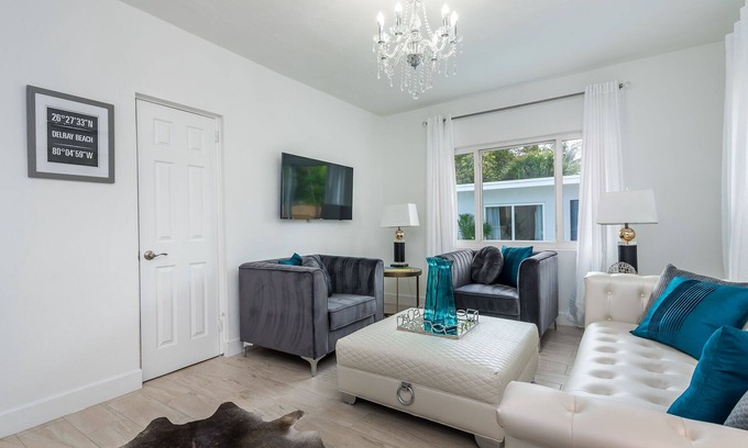 Delray Beach Villa | Quaint 1/1 Villa with HEATED Pool-BEST LOCATION- walk to everything!
