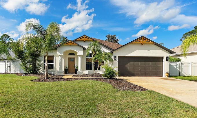 Palm Coast House | Quaint 4-bedroom Pool house with AC in Palm Coast
