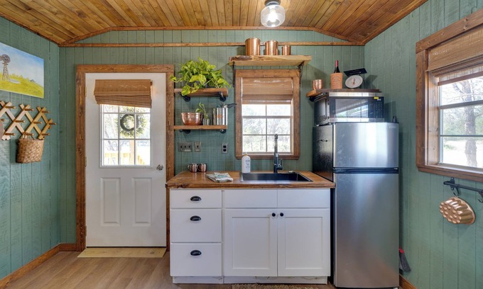 Bandera Apartment | Quaint Bandera Retreat w/ Fire Pit: 3 Mi to Hiking