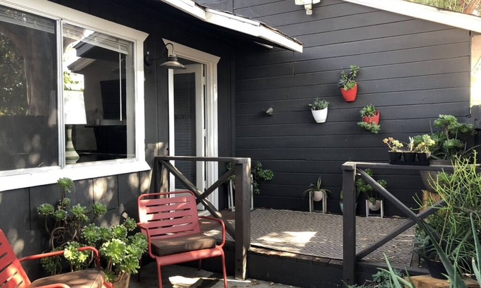 Townsite Cottage | Quaint Beach Cottage