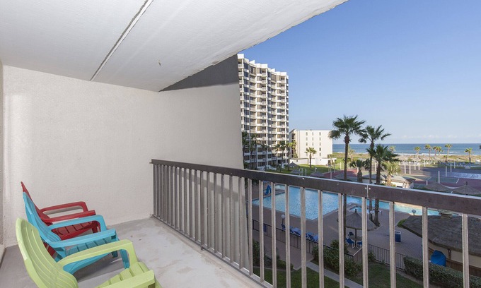 South Padre Island Condo | Quaint Beachfront Condo with Resort Pools, Hot Tubs, Tennis Courts & More! Dog-Friendly!