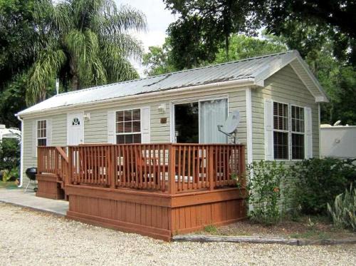 Inverness House | Quaint Cabin with Comfy Interior in Inverness, Florida