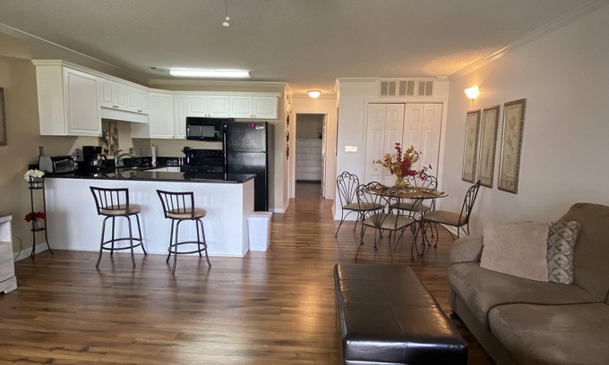 Surfside Beach Condo | Quaint condo-10 minutes from the beach!