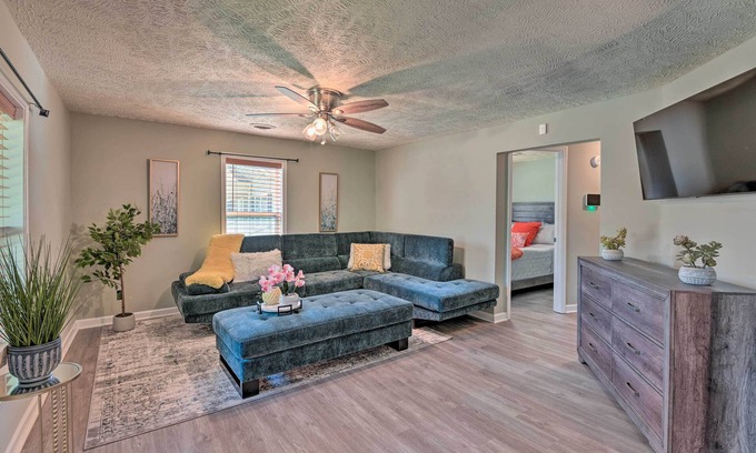 Murfreesboro Cottage | Quaint Downtown Murfreesboro Cottage w/Lush Yard