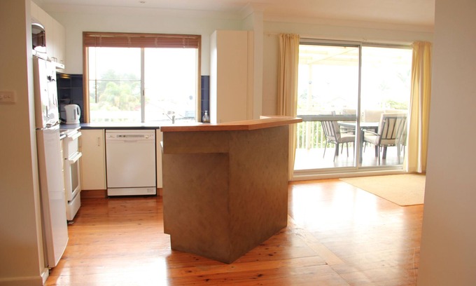Dalmeny House | Quaint Family Beach Bungalow great location