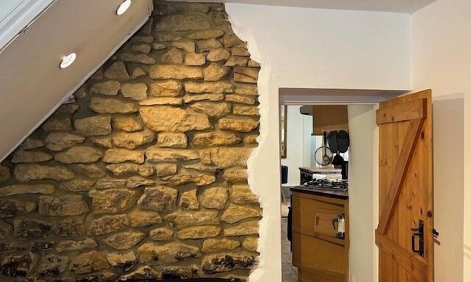 Great Houghton Cottage | Quaint High Street Cottage in Northampton
