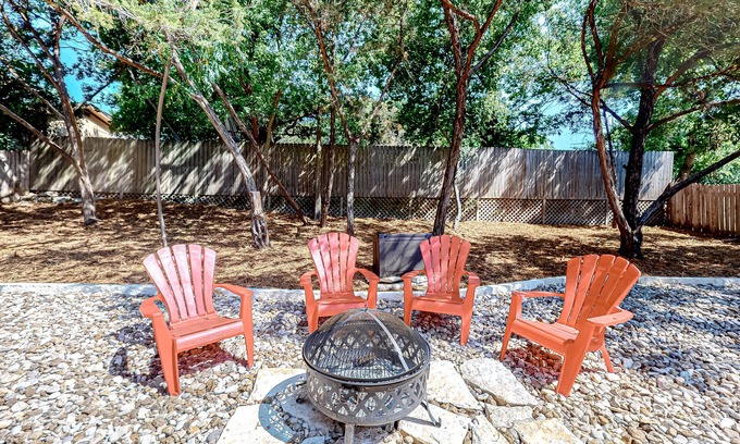 Apache Shores House | Quaint home with an enclosed yard, patio, fire bowl, washer/dryer, & central AC