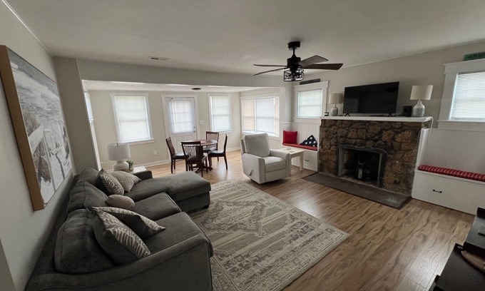Sea Bright House | Quaint Home with Beach Access and NYC views