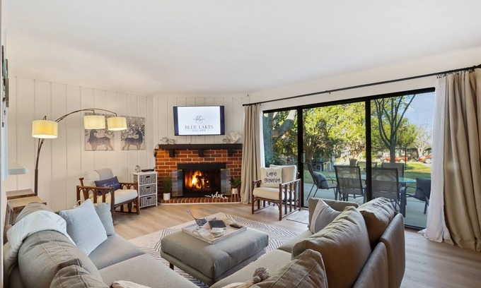 Lake Geneva Condo | Quaint Lake Geneva Condo | Fireplace | WiFi
