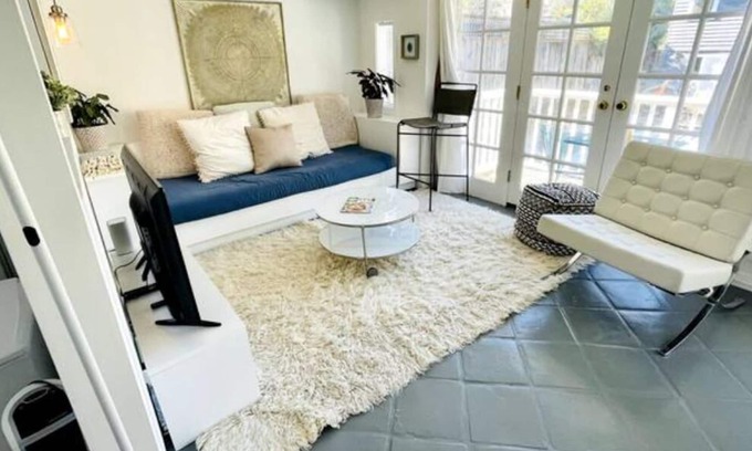 San Anselmo Cottage | Quaint Parkside, Trailside, Walk-to-town Cottage