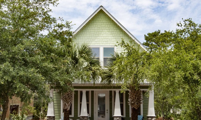 Santa Rosa Beach House | Quaint, Quiet Beach House. Short Walk to Beach Access. Pet Friendly!