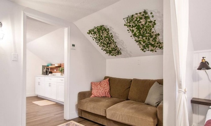 Liberty Wells House | Quaint Upstairs SLC Apartment
