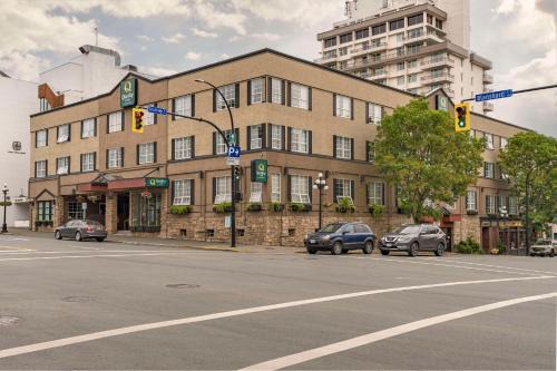 Downtown Victoria Hotel | Quality Inn Downtown Inner Harbour