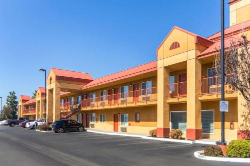Raisin Hotel | Quality Inn Fresno Near University