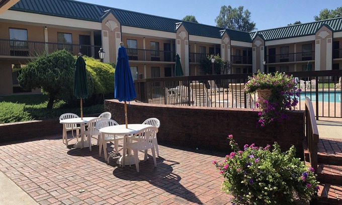Morganton Hotel | Quality Inn Morganton Southeast