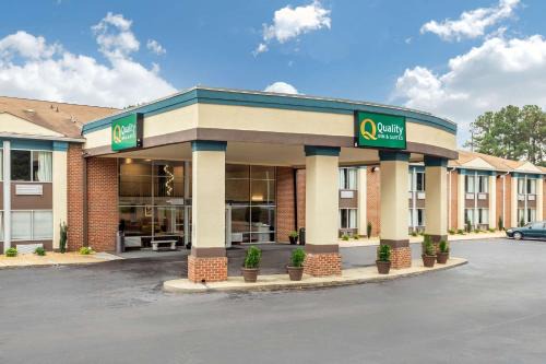 Apex Hotel | Quality Inn & Suites Apex-Holly Springs