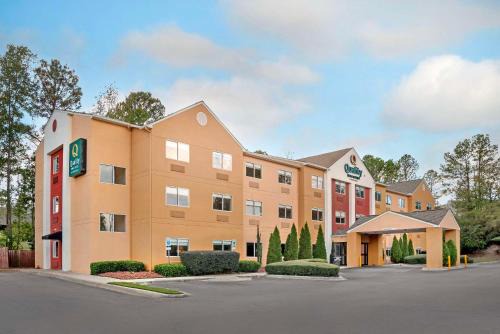 Crestline Heights Hotel | Quality Inn & Suites Birmingham - Highway 280