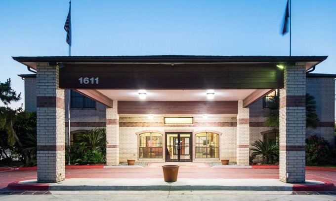 San Marcos Hotel | Quality Inn University near Downtown
