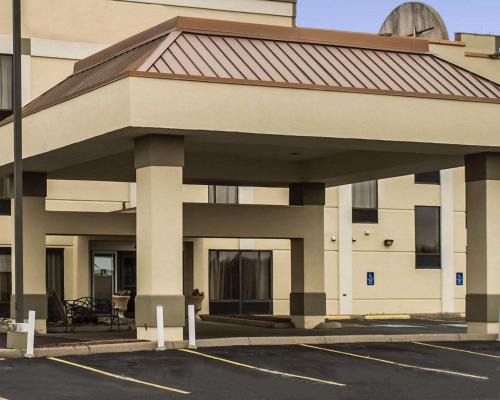 Akron Hotel | Quality Inn