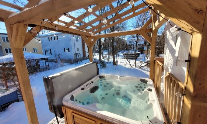 La Cite-Limoilou House | Québec City center, at 15 minutes from everything, 4 chamber, SPA, pool table
