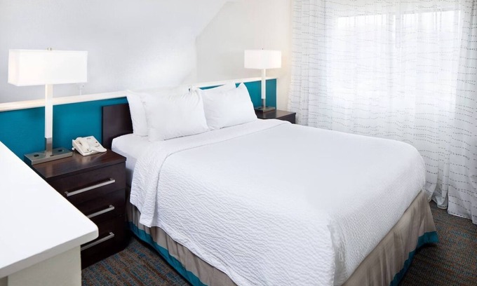 Highland Hotel | Queen Bed Suite with Sofa, Full Kitchen, Ideal for Denver Explorers