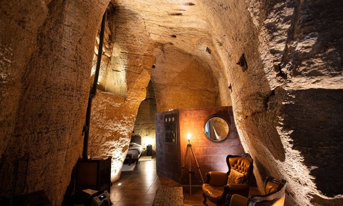 Doue-la-Fontaine House | Queen-Deluxe-Ensuite