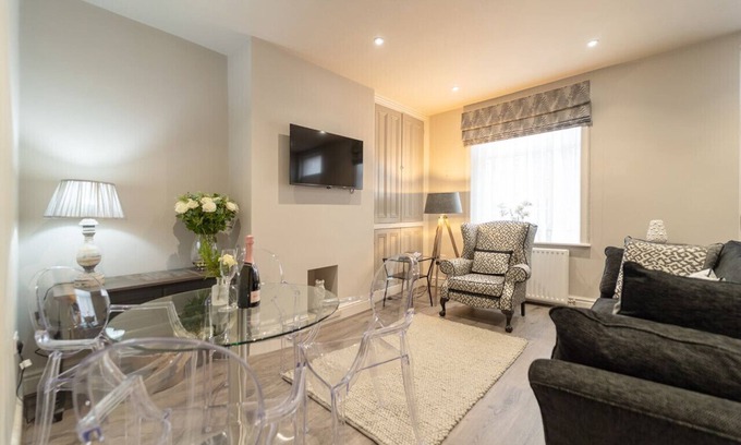 Nelson House | Queen`s Cottage Barrowford