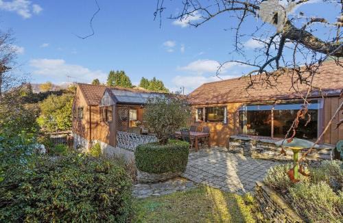 Fernhill House | Queen's Fernhouse Mountain View Holiday Home