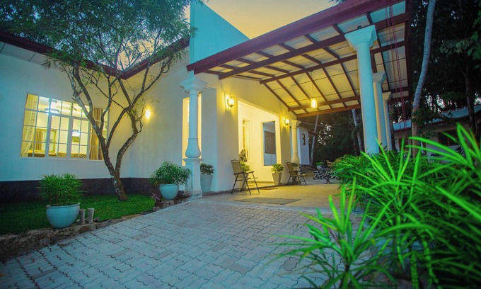 Talpe House | Queen's Villa