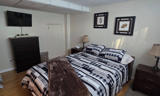 Chelmsford Bed & Breakfast | Queen size bed.nContinental breakfast. 25 minutes from hospital.