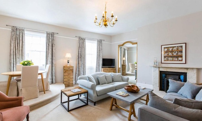 Cheltenham Apartment | Queens Circus - Montpellier, Central Cheltenham