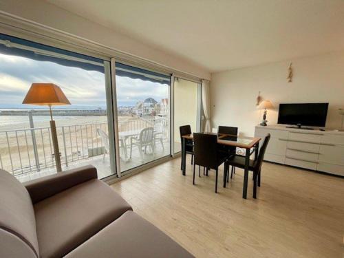 Quiberon Apartment | Quiberon: Studio 50m² face mer, 4 pers, Parking - FR-1-478-107