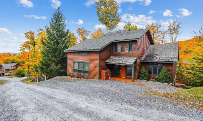 Northface House | Quick walk to Salamander! Year-round comfort. Welcome to Family Traditions
