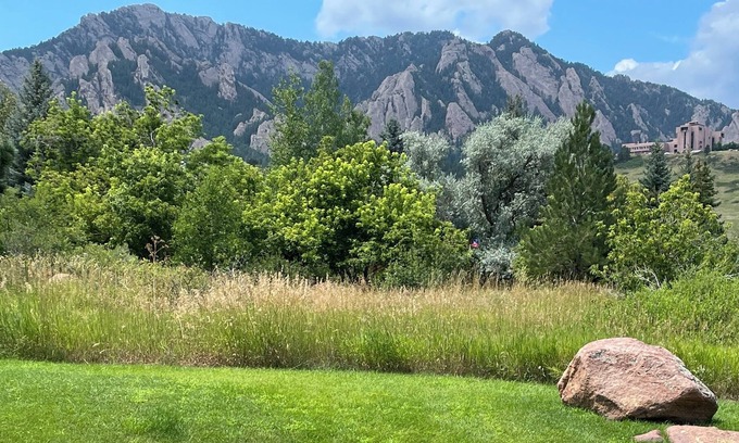 Devil's Thumb - Rolling Hill House | Quiet 3-bdrm w/ stunning views. Great work-from-home spaces.