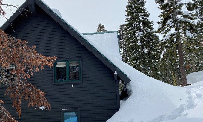 Twin Peaks House | Quiet 3-bedroom cabin in west Tahoe