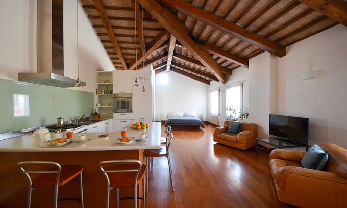 Castello Apartment | Quiet and Bright Open Space between San Marco and Arsenale