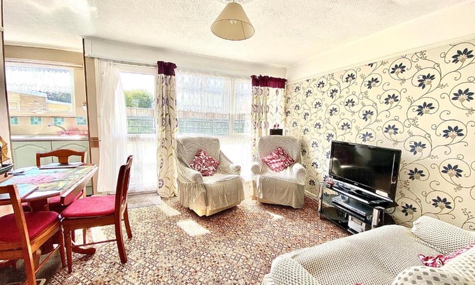 Great Yarmouth House | Quiet and Comfy 2- bedroom Holiday Chalet, walk to the beach, Norfolk