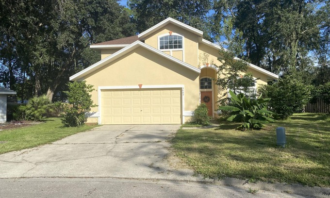 Gainesville House | Quiet and comfy 3 bed, 1.5 baths in a quiet neighborhood great for Gator games