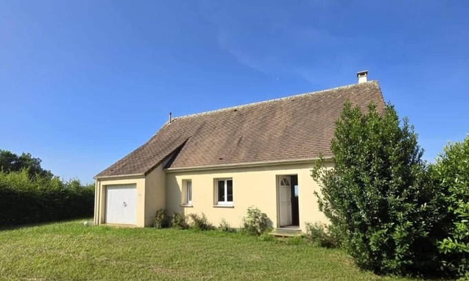 La Mesniere House | Quiet and panoramic view of fields and La Sarthe
