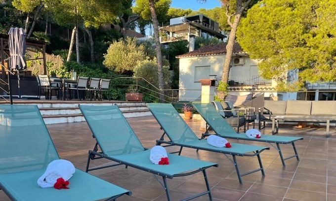 Castelldefels Villa | Quiet and spacious villa with sea view
